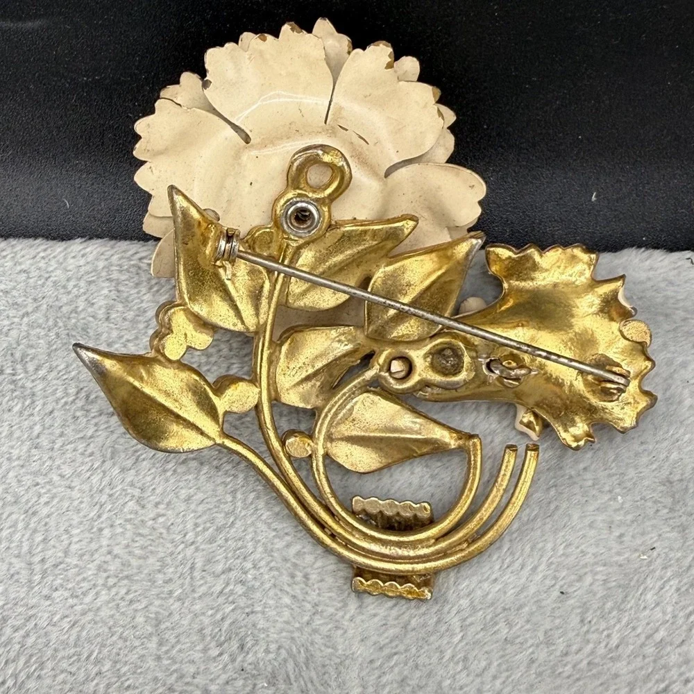 Vintage‎ Pot Metal Brooch Enamel Flower Gold Tone Heavy